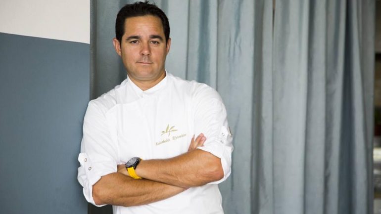 Ο σεφ που ξετρέλανε τον Ομπάμα με τα κεφτεδάκια και τα καλιτσούνια του