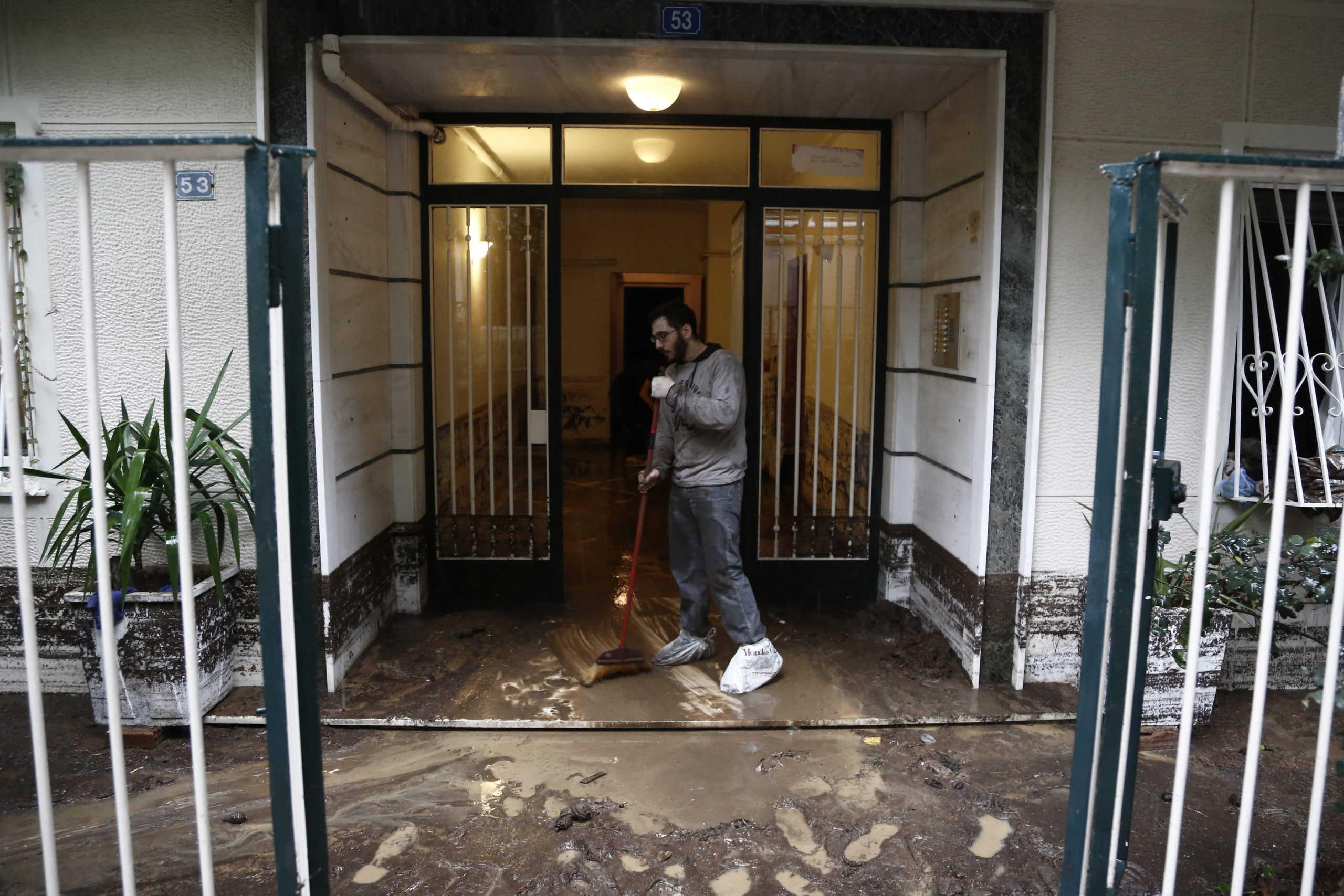 Μεγάλες καταστροφές από την κακοκαιρία στην Αττική – ΦΩΤΟ