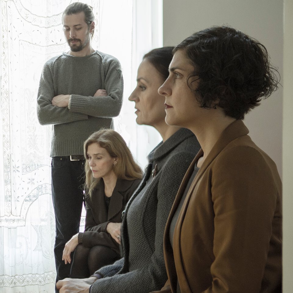 Οι πρώτες πόζες από την «Πλατεία Ηρώων»