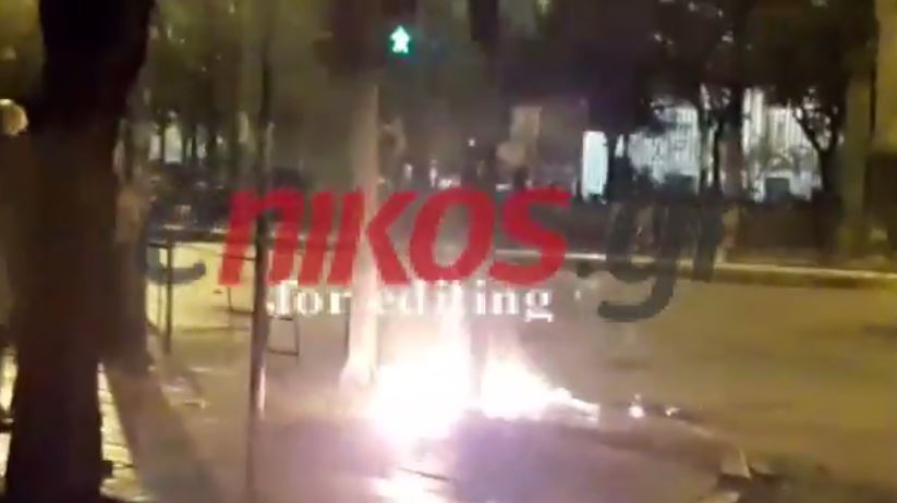 «Βροχή» από μολότοφ στη συμβολή των οδών Πατησίων και Στουρνάρη – ΒΙΝΤΕΟ