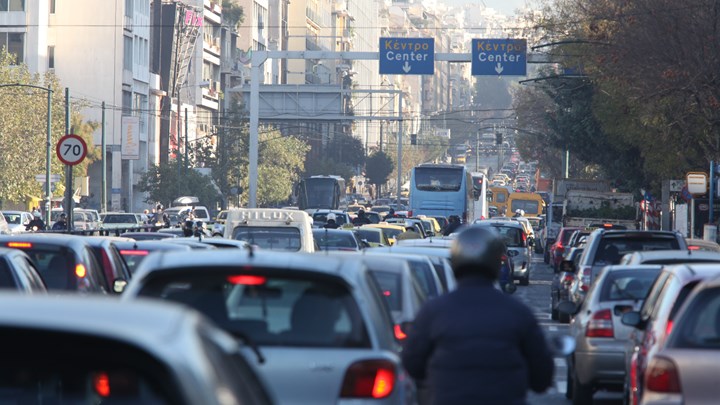 «Μποτιλιαρισμένοι» στους δρόμους 39 ώρες τον χρόνο οι Έλληνες οδηγοί