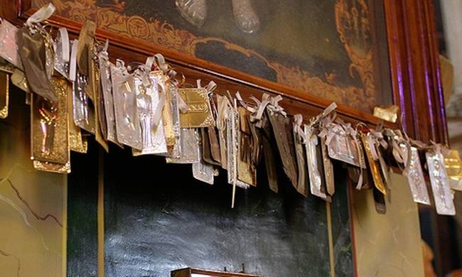 Έκλεβαν τάματα από εκκλησίες και τα πουλούσαν σε ενεχυροδανειστήρια