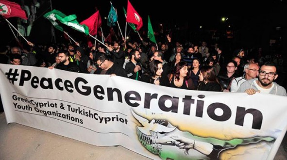 Κύπρος: Μήνυμα υπέρ της επανένωσης έστειλαν Ελληνοκύπριοι και Τουρκοκύπριοι