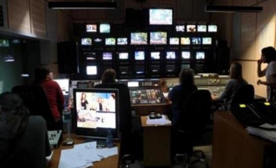 Η ΝΔ να μετακινηθεί από το “παρών” στο “ναι” για το ΕΣΡ λένε κύκλοι του υπουργείου Ψηφιακής Πολιτικής