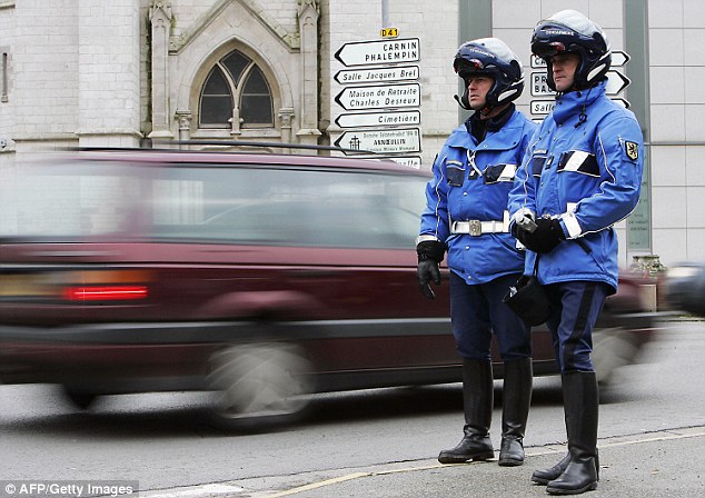 Ληστεία με λεία 5 εκατ. ευρώ στο Παρίσι σε βάρος δύο γυναικών από το Κατάρ