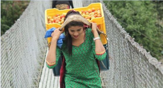 Η 18χρονη μανάβισσα που κάνει τον γύρο του διαδικτύου – ΦΩΤΟ