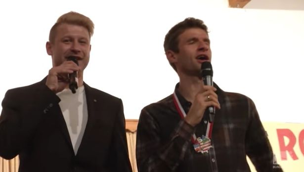 Ο Τόμας Μίλερ εκτέλεσε το… ” Άγια Νύχτα” – ΒΙΝΤΕΟ