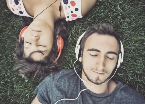 Γιατί μερικά τραγούδια «κολλάνε» στο μυαλό μας;