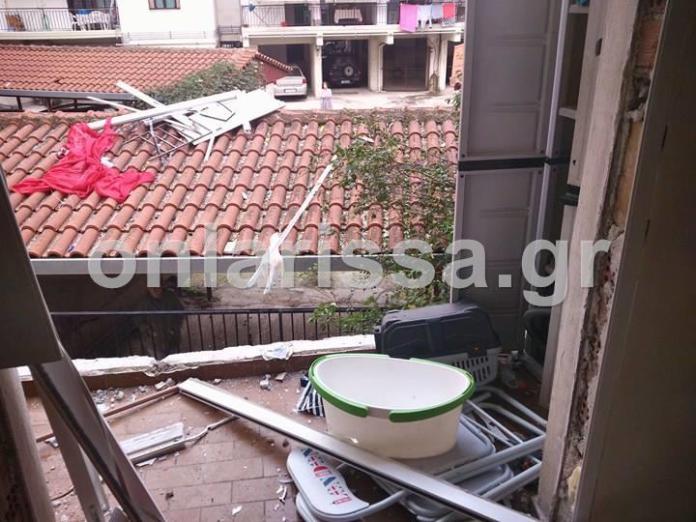 Φωτογραφίες-σοκ από την έκρηξη φούρνου μικροκυμάτων σε διαμέρισμα στη Λάρισα