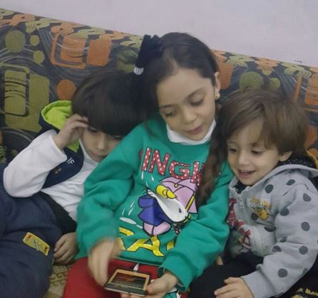 Αυτή είναι 7χρονη που τουιτάρει από το βομβαρδισμένο Χαλέπι