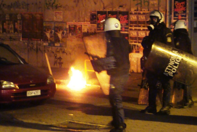 Βόλος: Σοβαρά επεισόδια στο κέντρο της πόλης από κουκουλοφόρους – ΒΙΝΤΕΟ