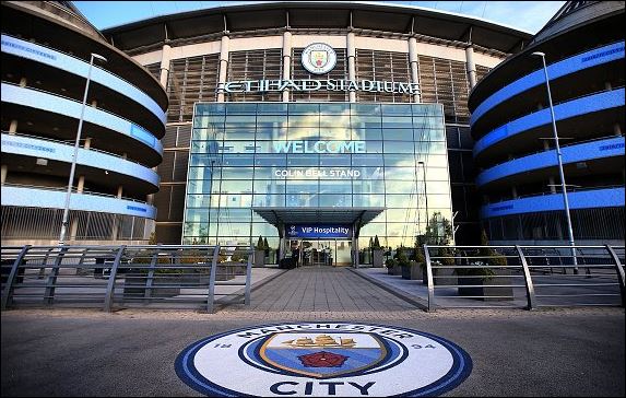 Συναγερμός στο Μάντσεστερ – Εκκενώθηκε το γήπεδο πριν από τον αγώνα με την Μπαρτσελόνα – ΤΩΡΑ