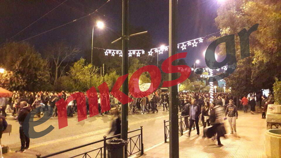 Στο Χίλτον η πορεία για το Πολυτεχνείο – ΤΩΡΑ – ΦΩΤΟ