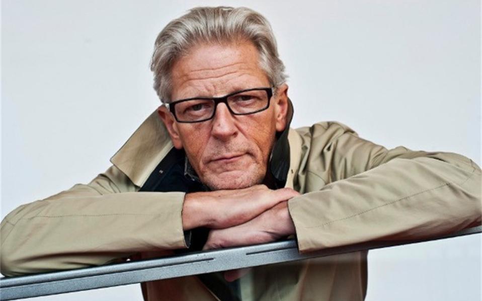 Ο Γιαν Φαμπρ επιστρέφει στην Αθήνα για ένα… “λάθος”