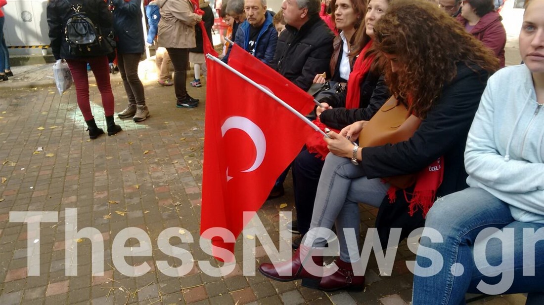 Τούρκοι τιμούν το θάνατο του Ατατούρκ στη Θεσσαλονίκη – ΦΩΤΟ