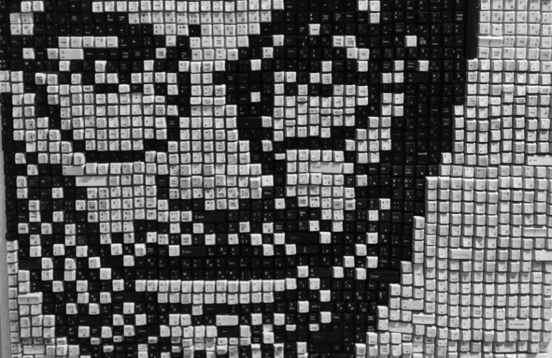Φοιτητές έφτιαξαν το πορτρέτο του Στιβ Τζομπς από… πληκτρολόγια – ΦΩΤΟ – ΒΙΝΤΕΟ