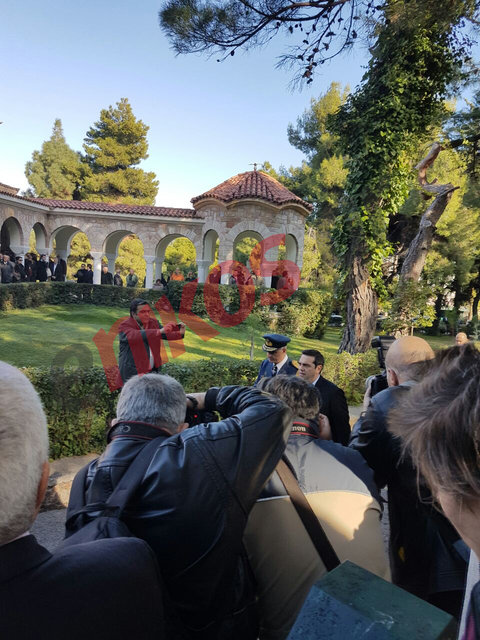 Ο Τσίπρας στην εξόδιο ακουλουθία για τον Στεφανόπουλο – ΦΩΤΟ – ΤΩΡΑ