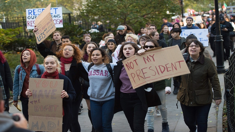 Χιλιάδες μαθητές στους αμερικανικούς δρόμους κατά του Τραμπ – ΦΩΤΟ