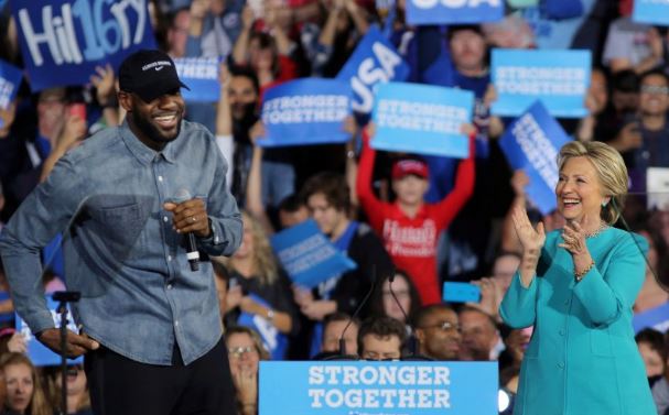 Ο King James ανέβηκε στο βήμα και τάχθηκε υπέρ της Κλίντον – ΒΙΝΤΕΟ – ΦΩΤΟ