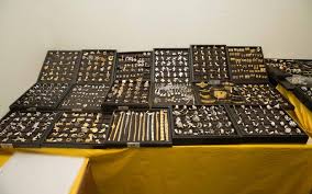 Γνωστός κοσμηματοπώλης των Βορείων Προαστίων στο κύκλωμα της μαφίας των Ρομά