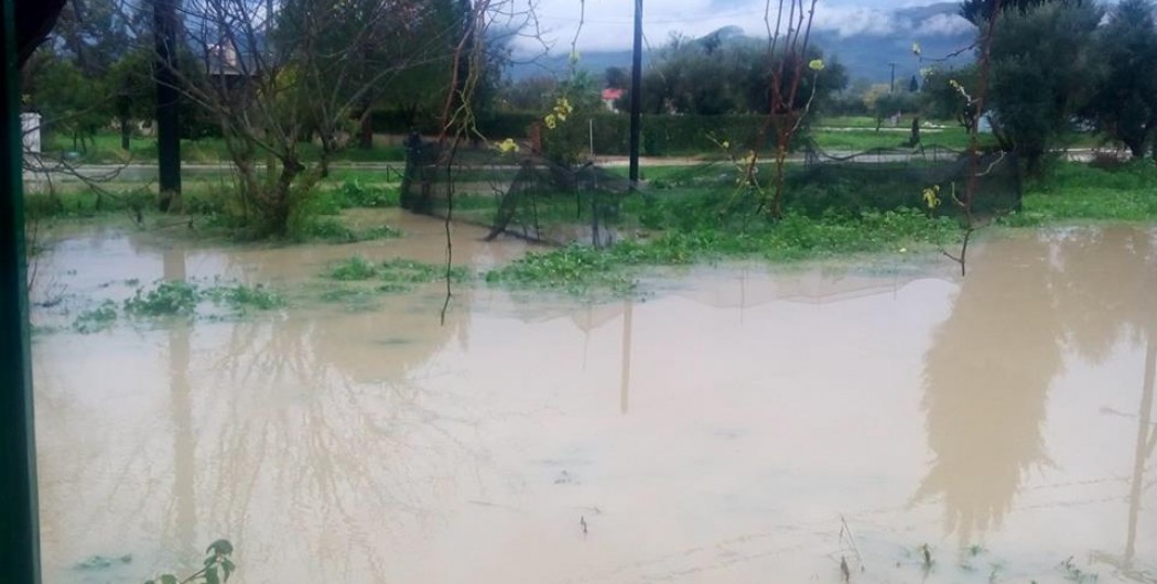 Σοβαρά προβλήματα από την βροχή στη Ζάκυνθο – Επιχείρηση απεγκλωβισμού κατοικιών