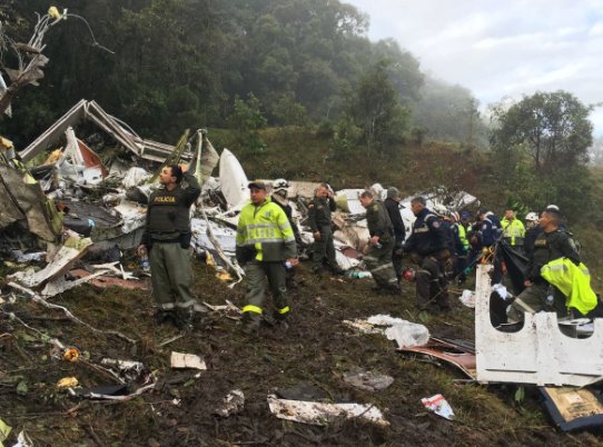Συγκλονιστικές εικόνες από τον τόπο της αεροπορικής τραγωδίας – ΒΙΝΤΕΟ – ΦΩΤΟ