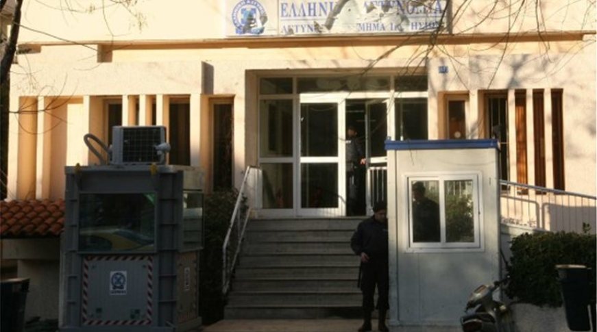 Επίθεση με πέτρες στο Αστυνομικό Τμήμα Πατησίων