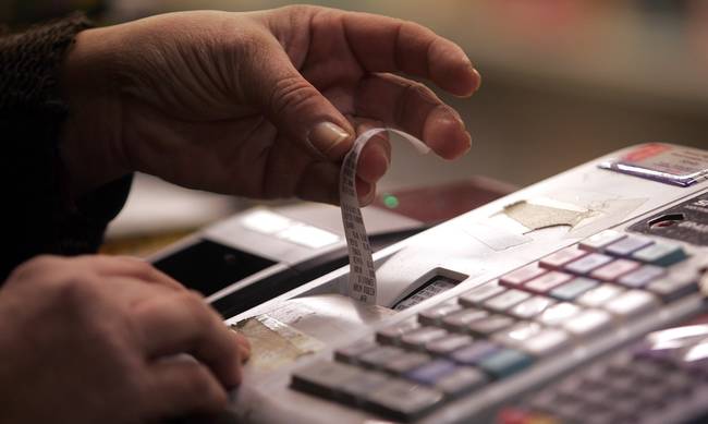 Έρχονται αυστηρότερα πρόστιμα σε όσες επιχειρήσεις δεν κόβουν αποδείξεις