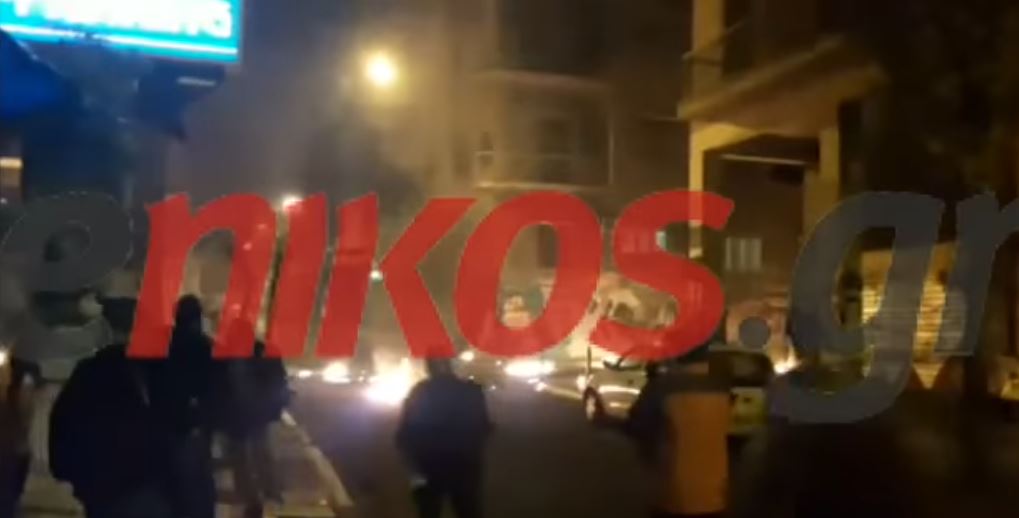 Επίθεση με μολότοφ στο Α.Τ Εξαρχείων – ΤΩΡΑ