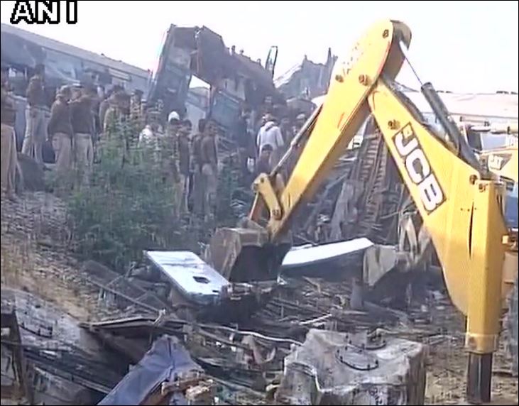 Ινδία – Τουλάχιστον 60 οι νεκροί από τον εκτροχιασμό του τρένου – ΦΩΤΟ