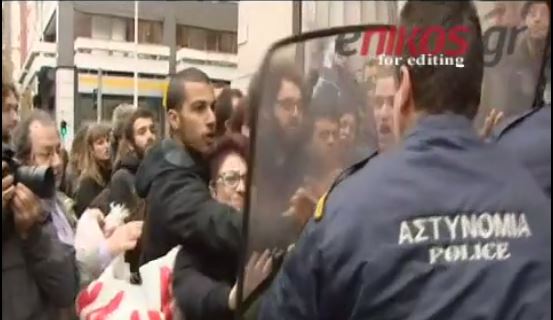 Πλειστηριασμοί – Ένταση και αποδοκιμασίες σε Αθήνα και Θεσσαλονίκη – ΒΙΝΤΕΟ