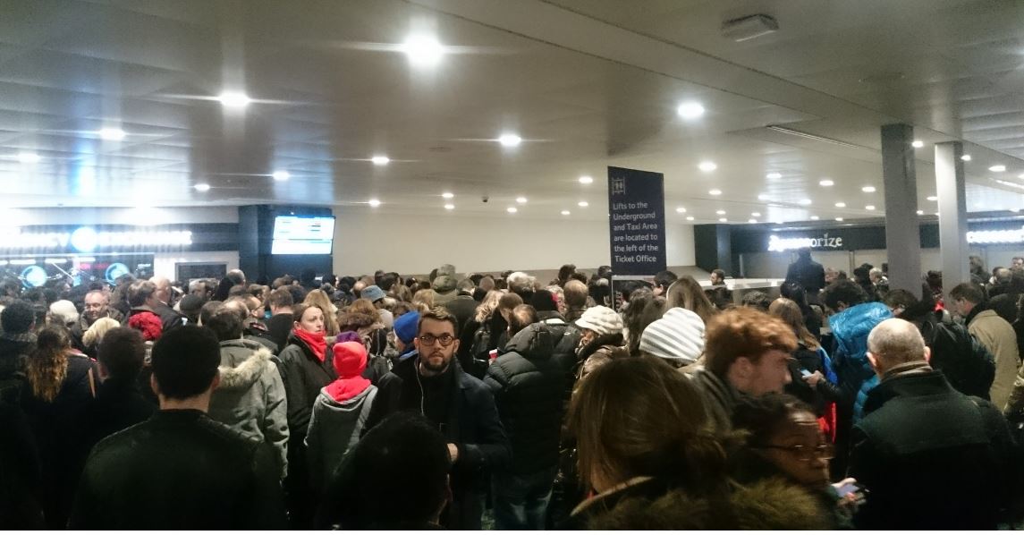 Εκκενώνεται ο σταθμός King’s Cross στο Λονδίνο – ΤΩΡΑ