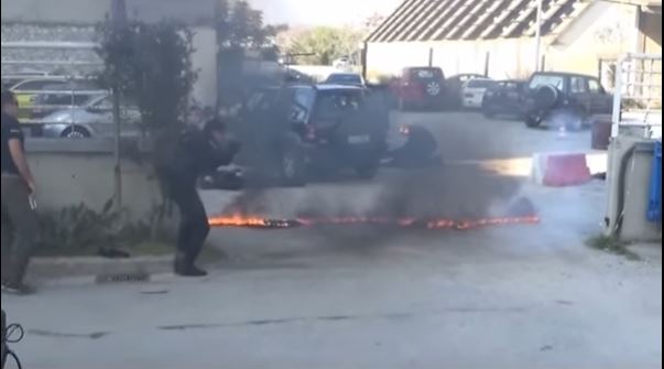 Εντυπωσιακό βίντεο της ΕΛ.ΑΣ. με αστυνομικούς να σώζουν “τραυματίες” – ΒΙΝΤΕΟ