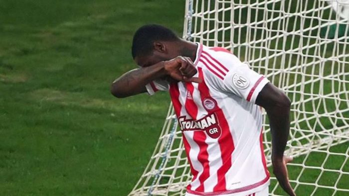 Βενζινάς κάνει dab μπροστά στον Ιντέγε – ΦΩΤΟ