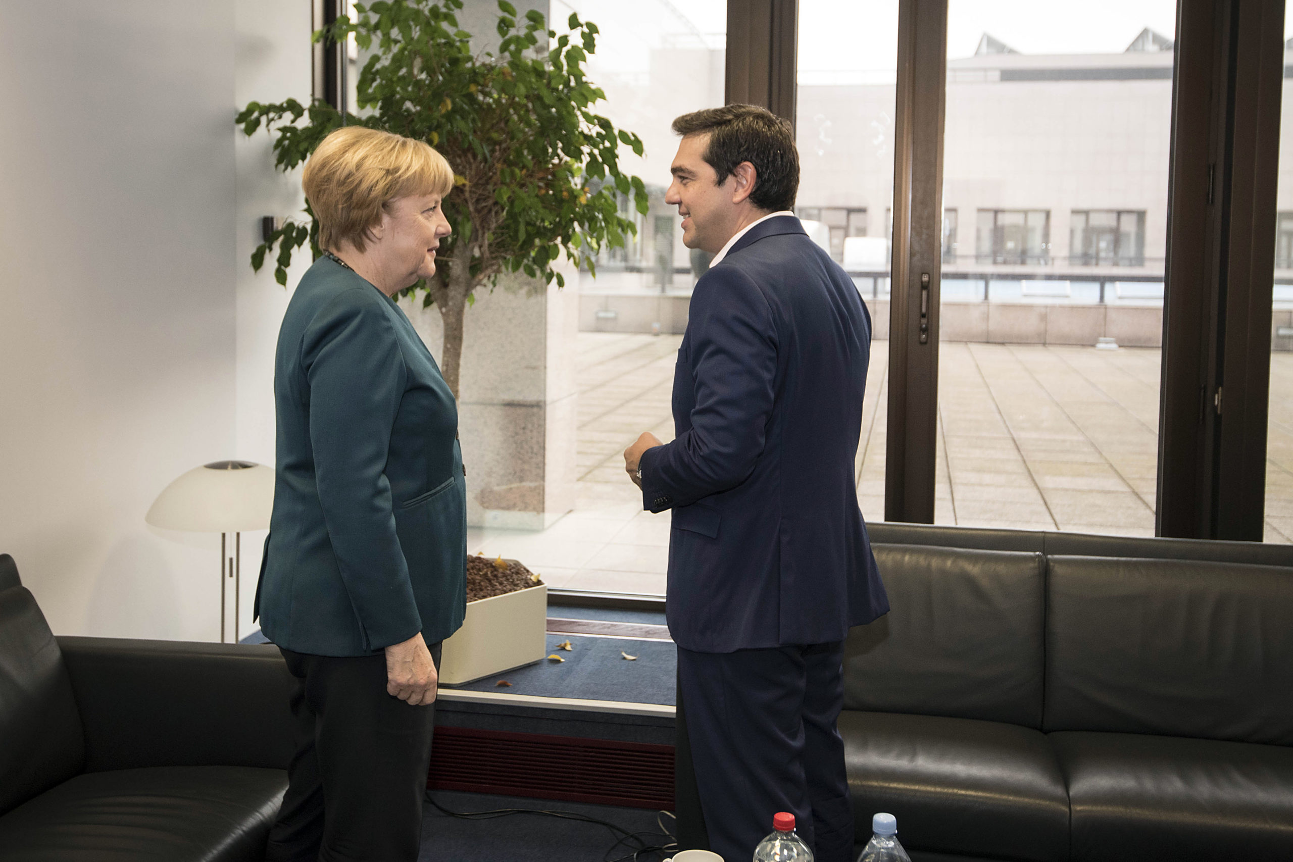 Deutsche Bank: Πρόβλημα για την Ελλάδα αν φύγει η Μέρκελ και έρθει ο Σόιμπλε