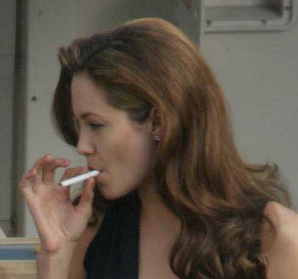 Τρομερά αγχωμένη για το διαζύγιο και την κηδεμονία των παιδιών η Τζολί