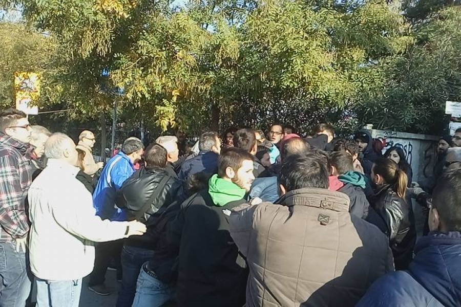 Ένταση στο ΑΠΘ – Δεν άφησαν μέλη του ΣΥΡΙΖΑ να καταθέσουν στεφάνι – ΦΩΤΟ