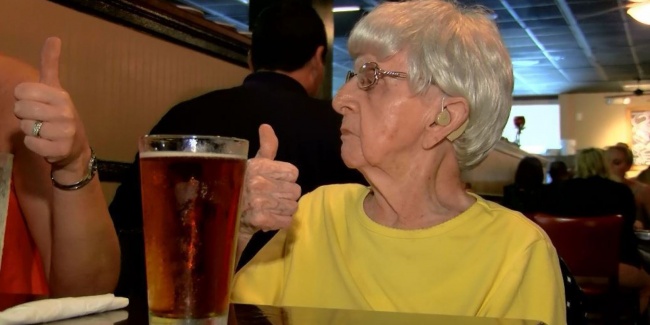 Γιαγιά 102 ετών αποκαλύπτει το μυστικό της μακροζωίας