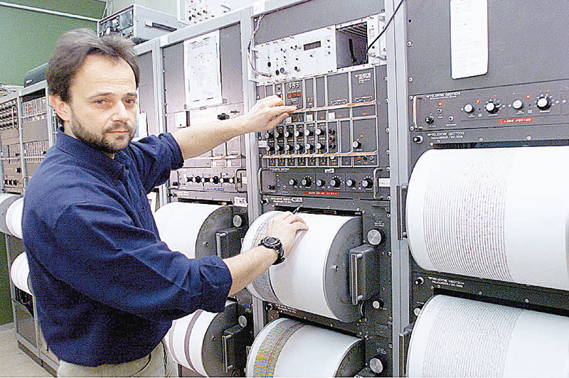 Ο καθηγητής σεισμολογίας Σκορδίλης: Δεν υπάρχει κάποιο γνωστό μεγάλο ρήγμα στην περιοχή