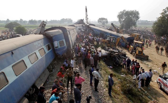 Στους 107 οι νεκροί από τον εκτροχιασμό τρένου στην Ινδία