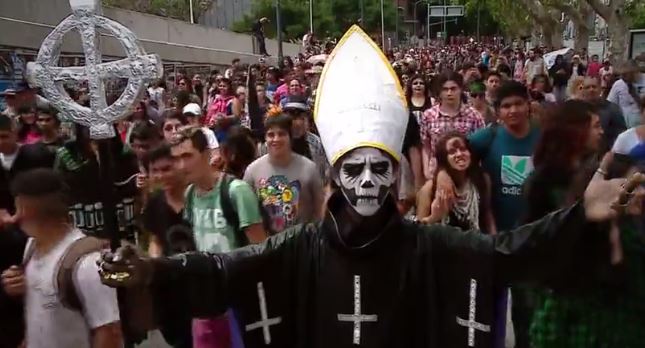 Γάμος με 70.000… ζόμπι στο Μπουένος Άιρες – ΒΙΝΤΕΟ