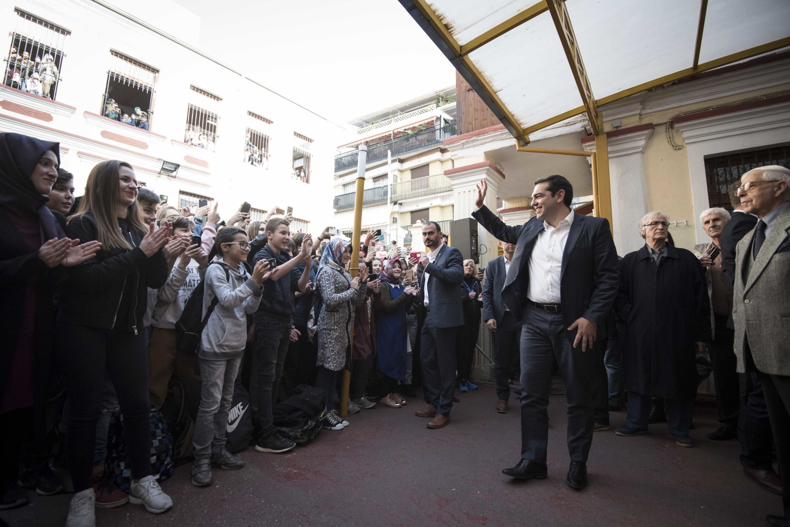 Σειρά επαφών σε Άμπου Ντάμπι, Ιεροσόλυμα και Βρυξέλλες ο Τσίπρας