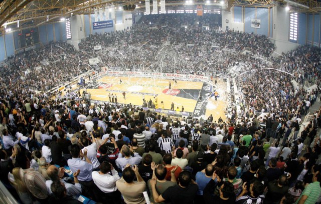 Ντέρμπι «Δικεφάλων» με λύσεις την τελευταία στιγμή