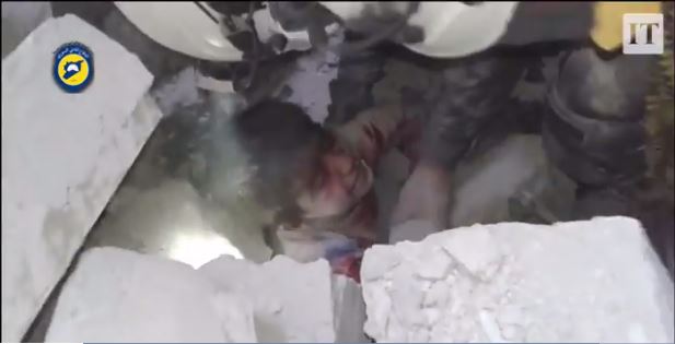 Η δραματική διάσωση ενός αγοριού στο Χαλέπι – ΒΙΝΤΕΟ
