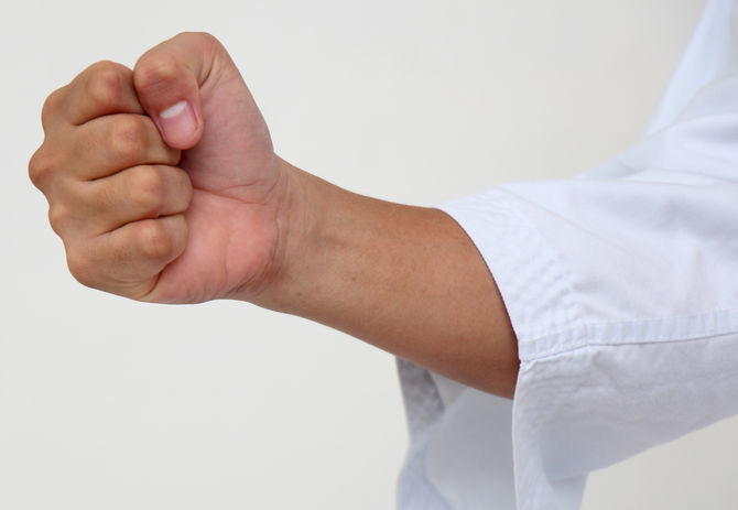 Πως σφίγγετε την γροθιά και τι αποκαλύπτει αυτό για τον χαρακτήρα σας – Κάνετε το τεστ