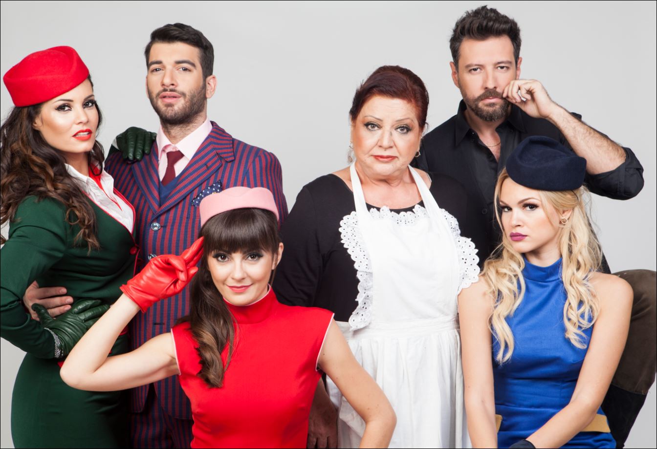 «Πετάει – Πετάει» η ομάδα και ποζάρει στο enikos.gr