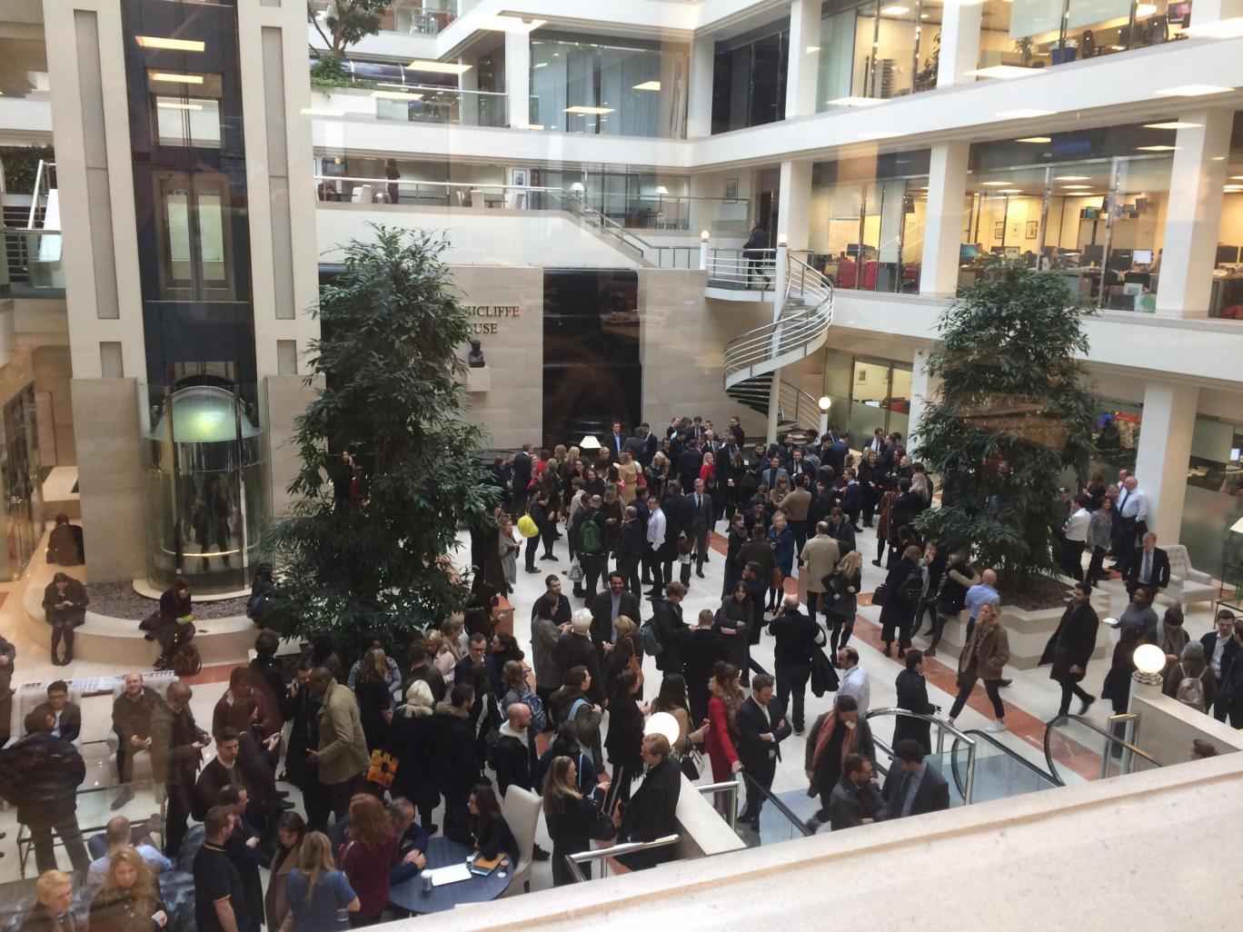 Εκκενώνονται τα γραφεία της Daily Mail λόγω ύποπτου δέματος – ΤΩΡΑ