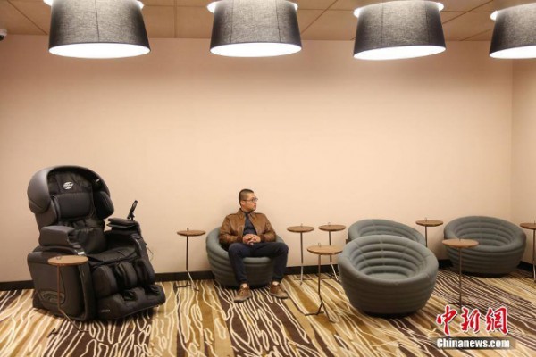 Perierga.gr-"Θάλαμος συζύγων" που μισούν τα ψώνια σε εμπορικό κέντρο της Κίνας Perierga.gr-"Θάλαμος συζύγων" που μισούν τα ψώνια σε εμπορικό κέντρο της Κίνας