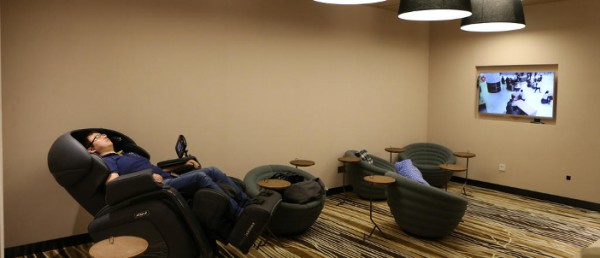 Perierga.gr-"Θάλαμος συζύγων" που μισούν τα ψώνια σε εμπορικό κέντρο της Κίνας Perierga.gr-"Θάλαμος συζύγων" που μισούν τα ψώνια σε εμπορικό κέντρο της Κίνας