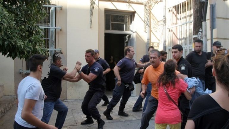 Πιάστηκαν στα χέρια οι συγγενείς σε δικαστήριο στην Κρήτη